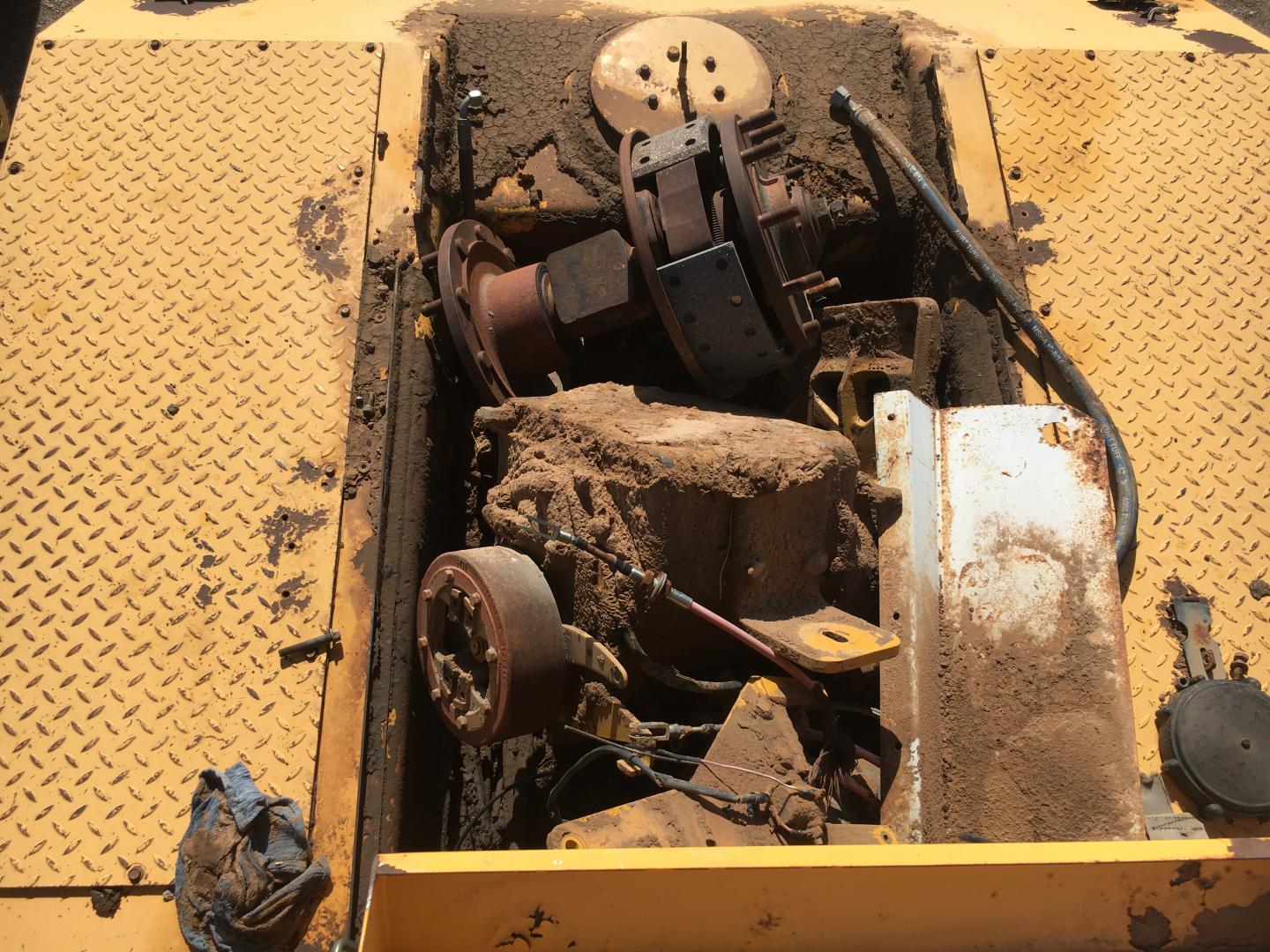 ./imagenes/INVOICE/2019/16939/COMPACTADOR NEUMATICO PARA PARTES DYNAPAC CP271 (26).JPG